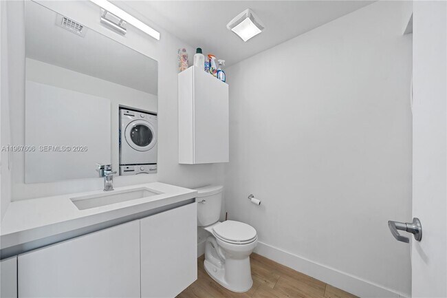 Building Photo - 888 Biscayne Blvd