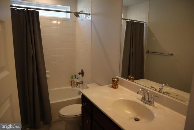 Building Photo - 585 Cross Chase Dr