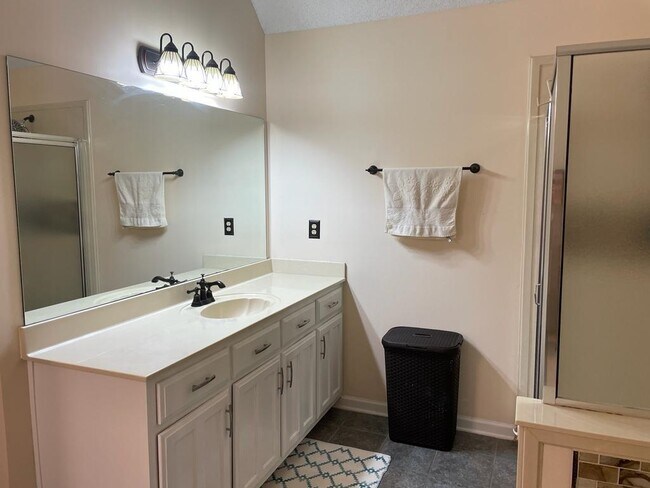 Building Photo - 610 Grand Steeple Cove