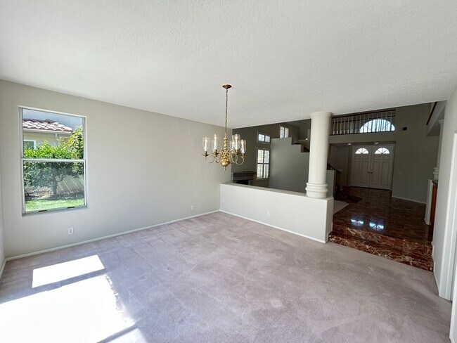 Building Photo - 8132 E Hillsdale Dr