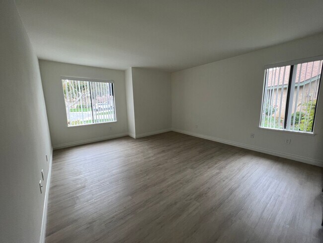 Building Photo - Updated 2 bed / 2 bath Home in Leisure Village