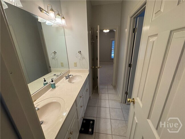 Building Photo - 2 Wakefield Pl