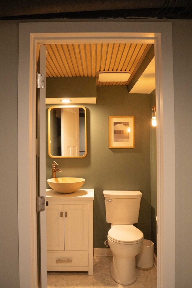 Building Photo - 1900 Mitchell Terrace