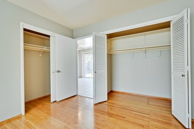 Building Photo - Charming 3-bedroom, 2-bathroom ranch-style...