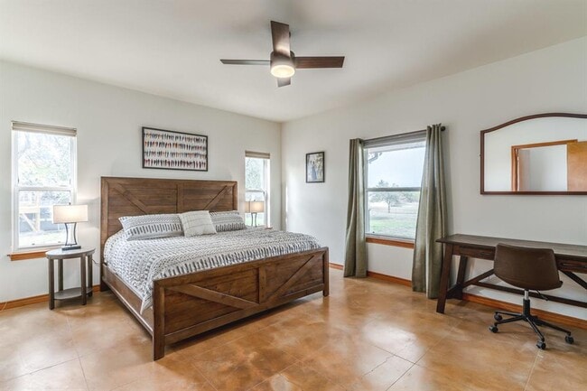 Building Photo - 2551 Spring Valley Dr
