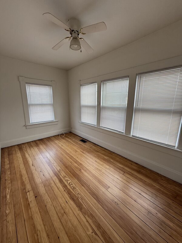 Building Photo - 458 E Sycamore St