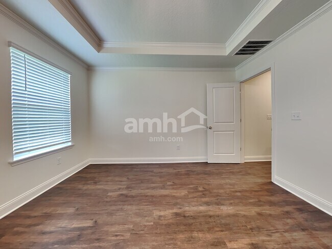 Building Photo - 311 Banyan Frst Dr