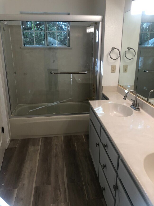 Building Photo - Desirable 3 Bedroom Townhouse on the Southside of Livermore
