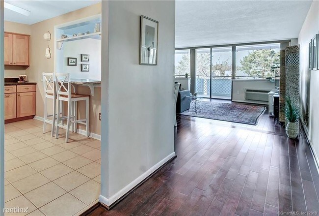 Building Photo - 1 br, 1 bath - 1460 Elm St