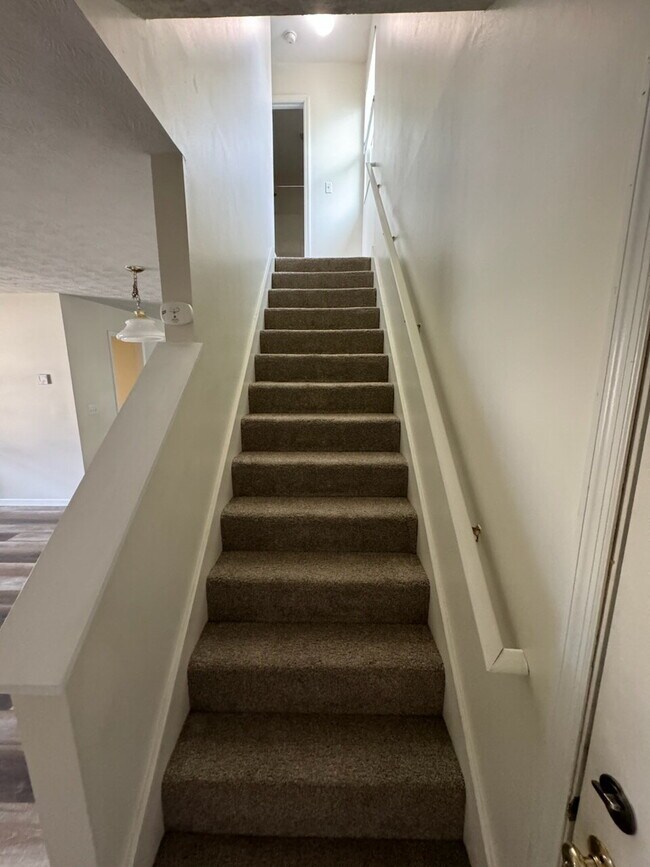 Building Photo - Two Bedroom Townhome