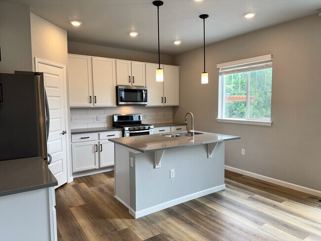 Building Photo - 10848 Hayloft St