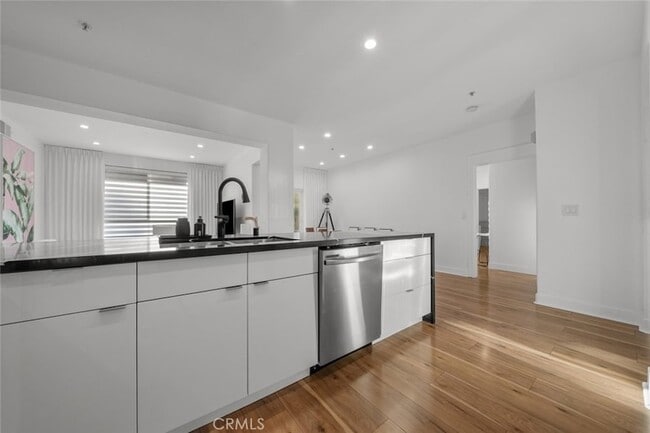 Building Photo - 24505 Town Center Dr