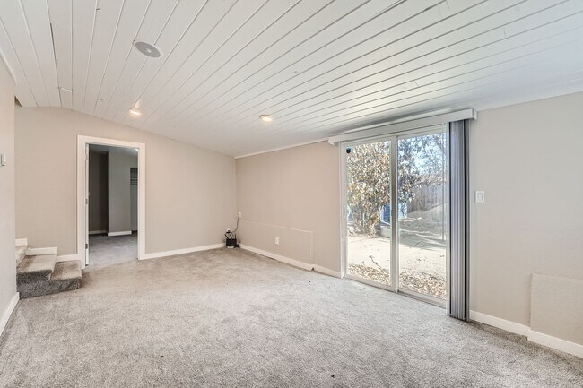 Building Photo - Modern Elegance in West Arvada - Your Drea...