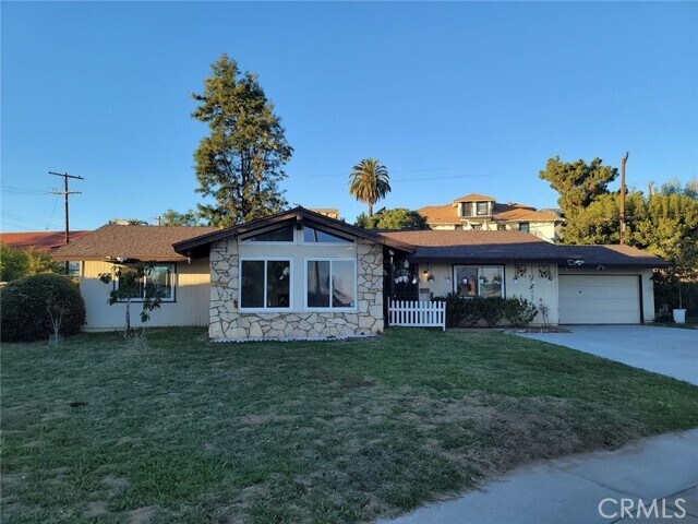 Building Photo - 6984 Center St