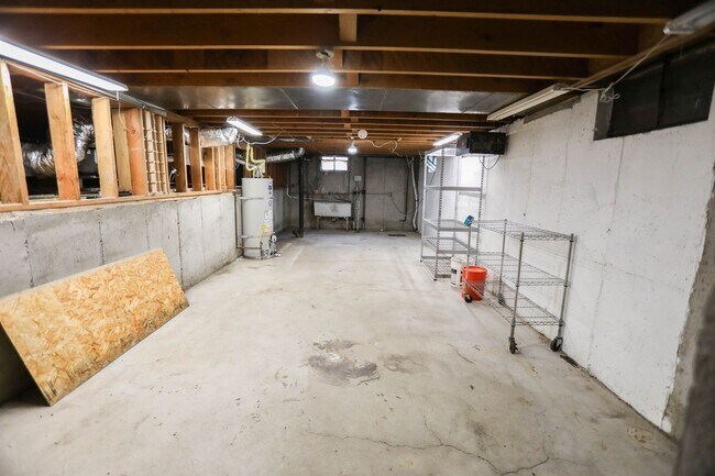 Building Photo - NEWLY LISTED $2,600 PER MONTH - GORGEOUS 3...