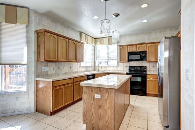 Building Photo - Beautiful 2-story Home in Dunes Park Henderson, CO!