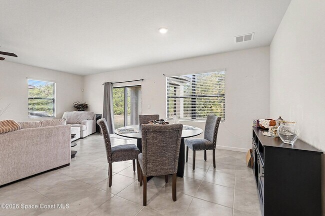 Building Photo - 543 Old Country Rd S E