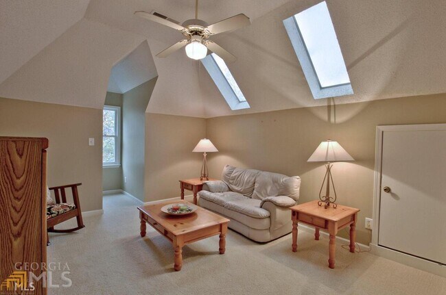 Building Photo - 404 Burgess Point