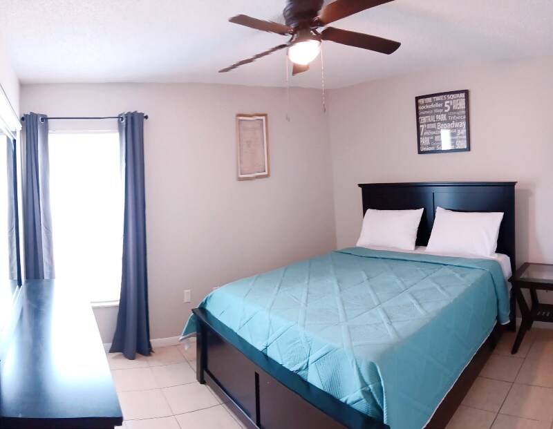 Building Photo - 1835 Crystal Grove Dr