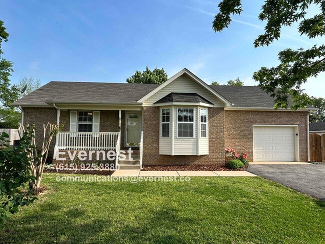 Primary Photo - Inviting 3-Bedroom Home with Modern Featur...