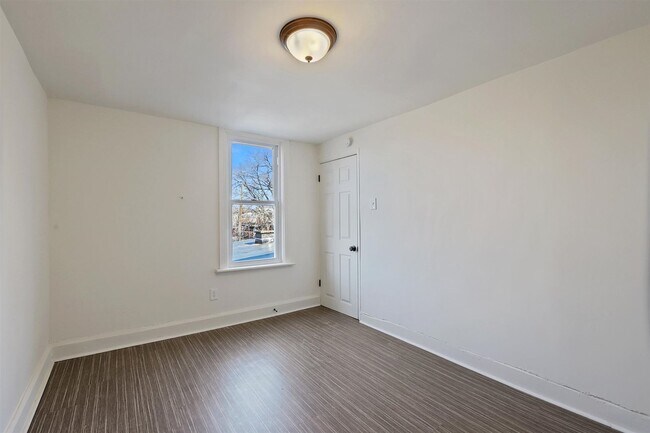 Building Photo - Bright 5 Bedroom, 1.5 Bath Home in Harrisburg, Pa!