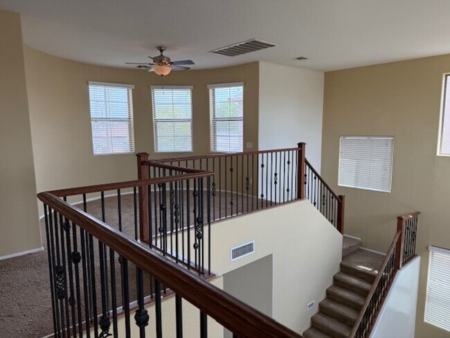 Building Photo - Gorgeous 5 bedroom home in Tartesso