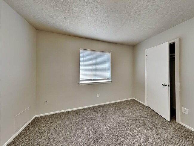 Building Photo - 4823 Ingleside Ct