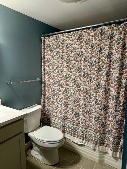 Full Bath View 1 - 77 -79 Centre St