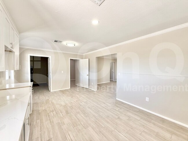 Building Photo - 6402 S 42nd St