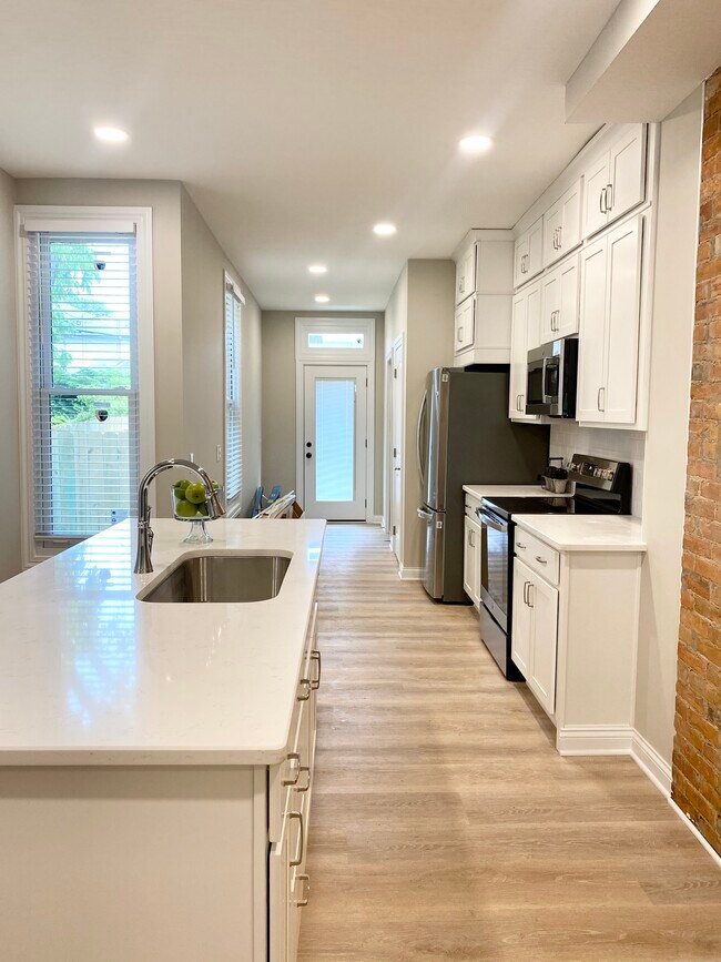 Building Photo - 980 Harrison Ave