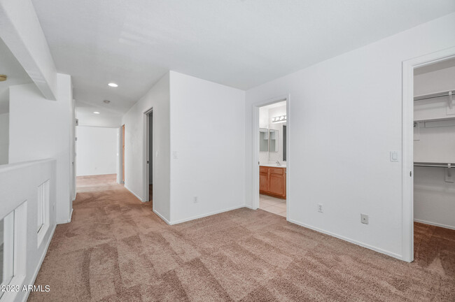 Building Photo - 14314 W Cora Ln