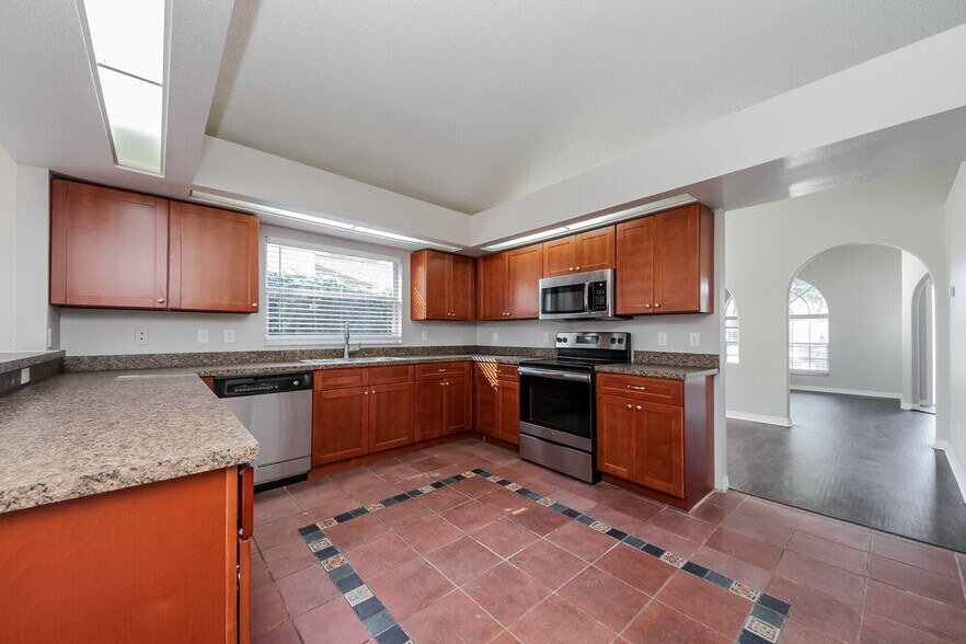 Building Photo - 16444 Coopers Hawk Ave