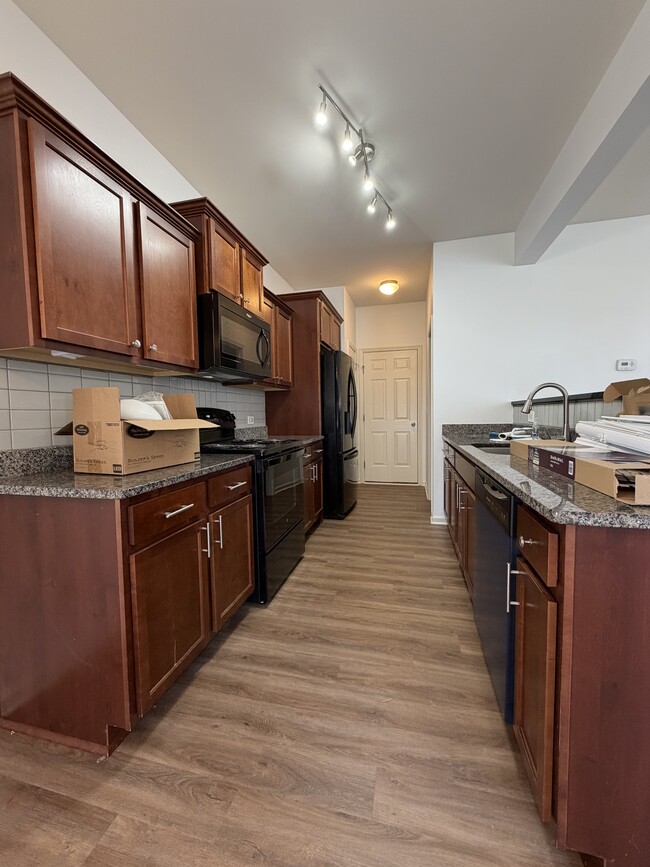 Building Photo - 3549 Saddlebrook Dr