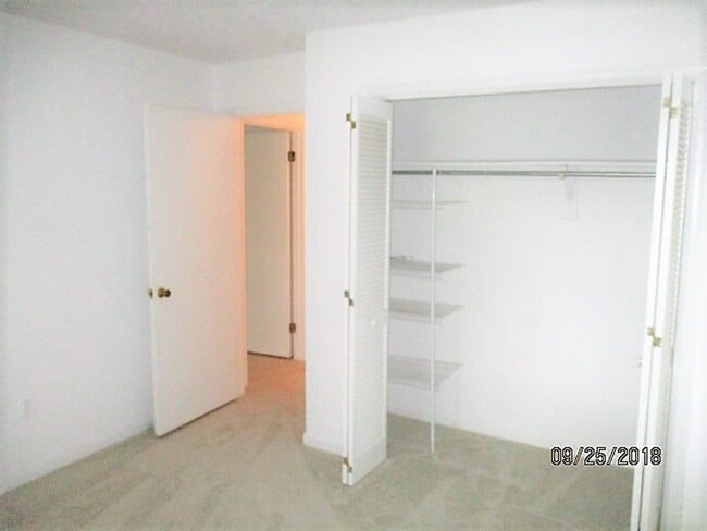 Building Photo - Private And Spacious, Ground Level, 2 Bedr...