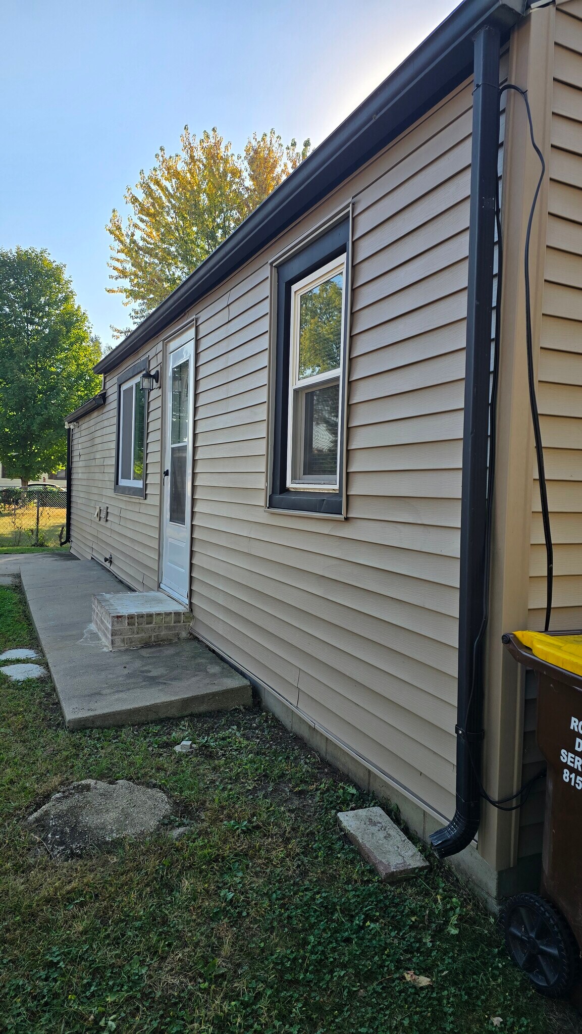 Building Photo - 405 Wilson Ave