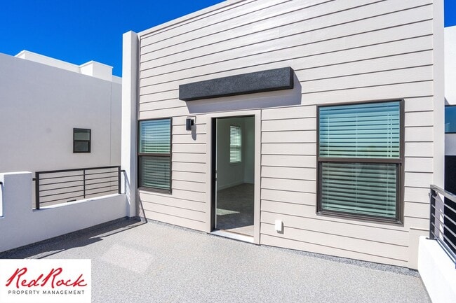 Building Photo - Stand Alone Home In Desert Color