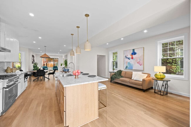 Building Photo - 4437 N Whipple St