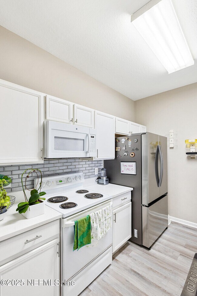 Building Photo - 7990 Baymeadows Rd