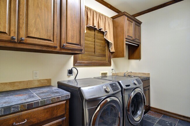 Building Photo - 3407 Penticost St