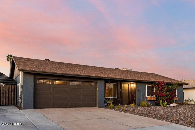 Building Photo - 2200 N Los Altos Dr