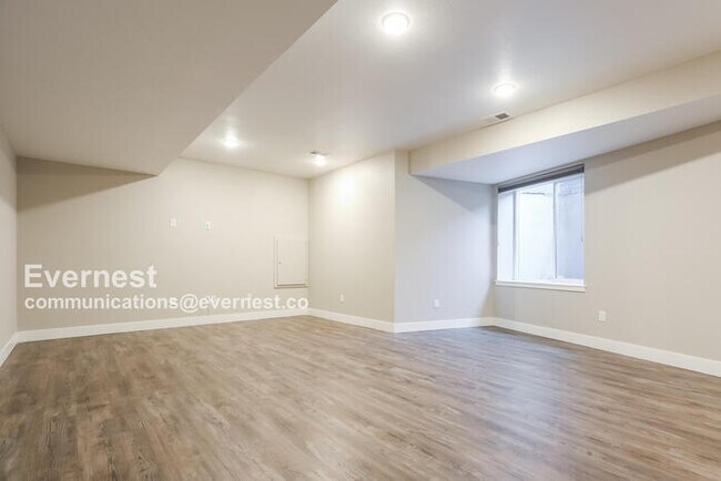 Building Photo - 6148 N Dayton St