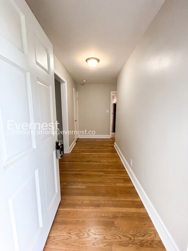 Building Photo - 112 Tabor St