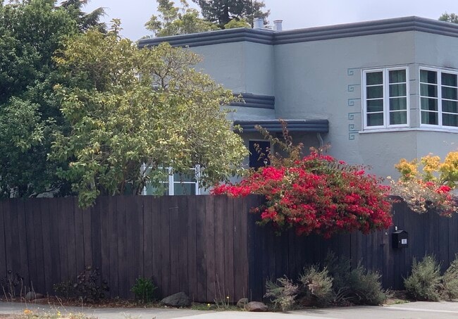 Building Photo - 1903 Sacramento St