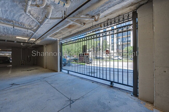 Building Photo - 4819 Caroline St