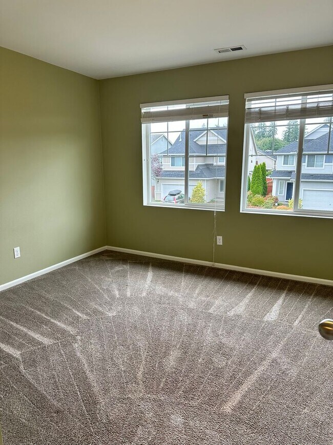 Building Photo - 3Bd/2.5Ba Covington House