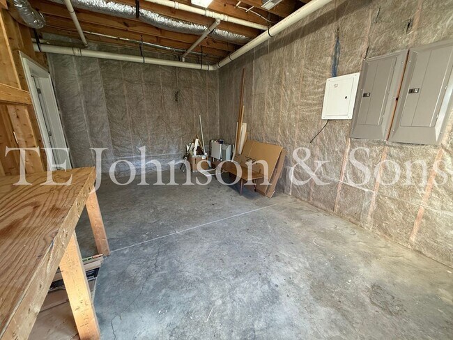 Building Photo - 5540 Brookberry Farm Rd