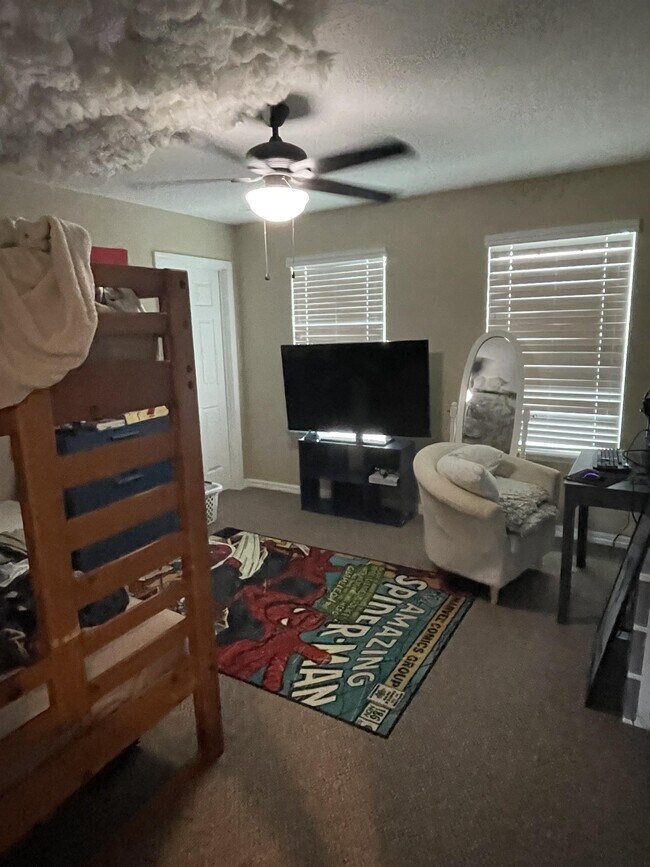 Building Photo - 775 Maple Leaf Loop