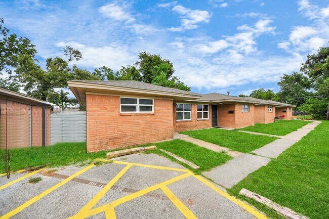 Building Photo - 5435 Pardee St