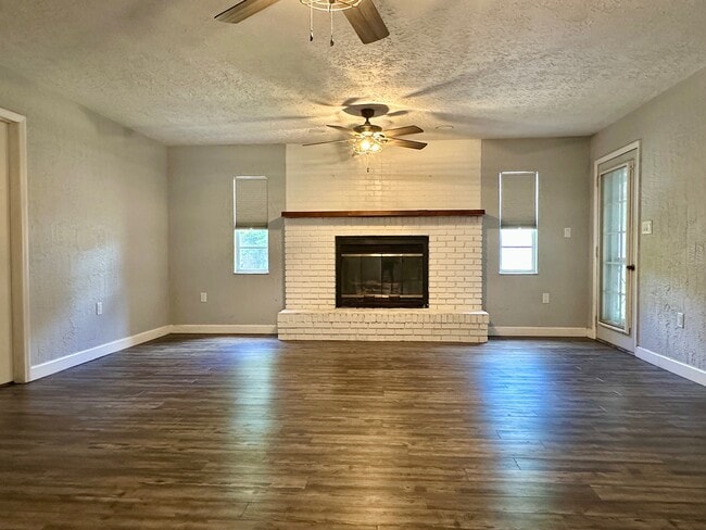 Building Photo - 5936 Elm St
