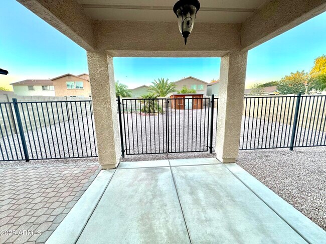 Building Photo - 42564 W Palmyra Ct